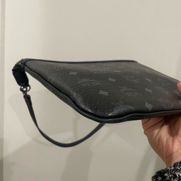 Authentic MCM Black Visetos Liz Shopper Tote Removable Pouch - Picture 9 of 11